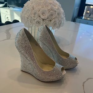 *NEW* Never Worn Swarovski Crystal White Satin Bridal Wedges